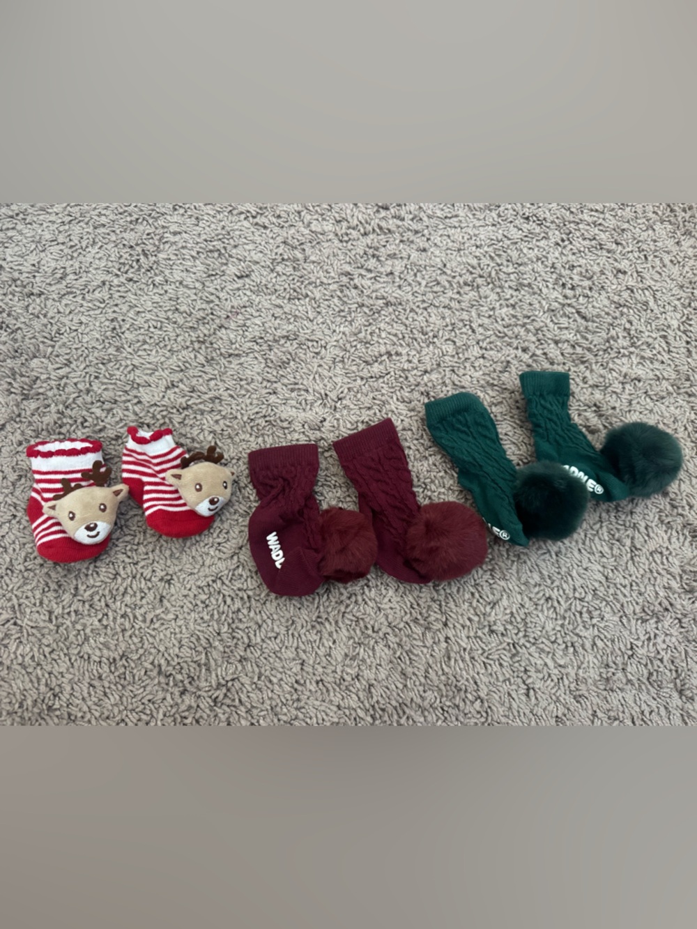 Waddle rattle baby socks